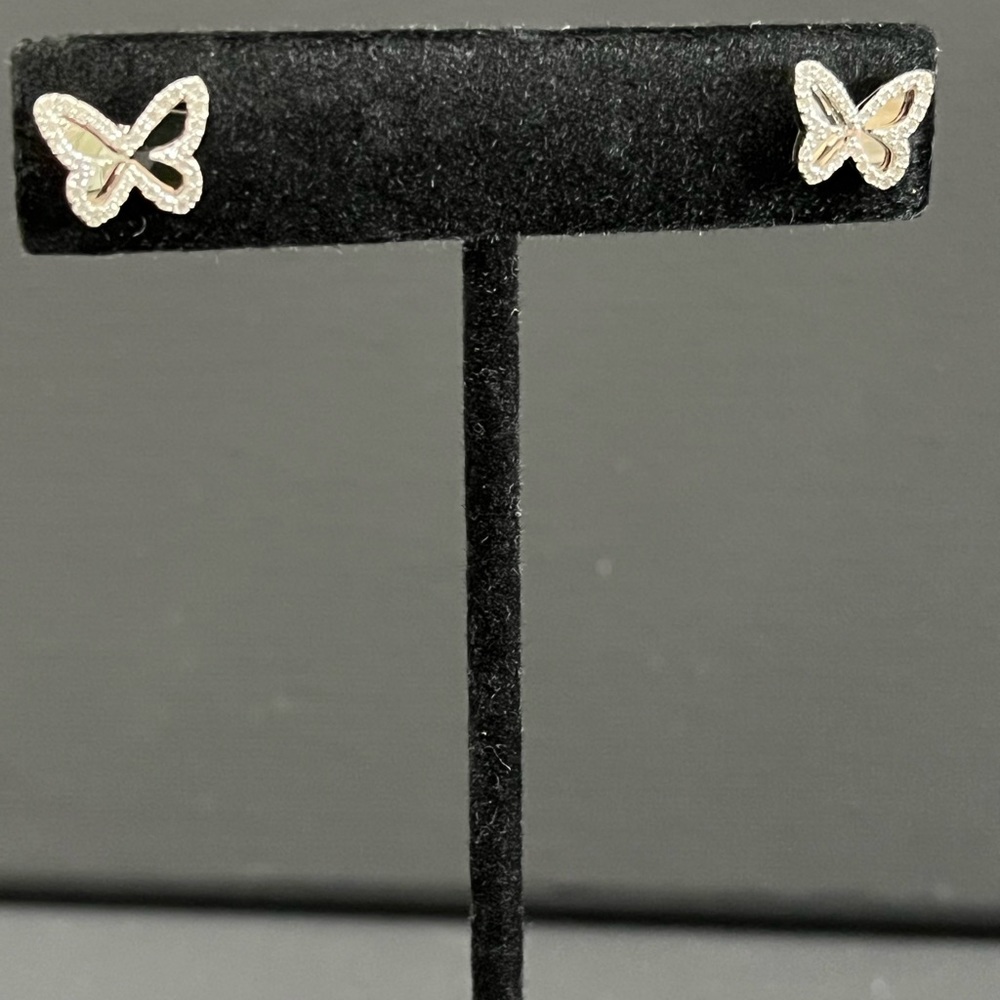 🆕 Messika Butterfly 18k White Gold Diamond
0.26ct Earrings